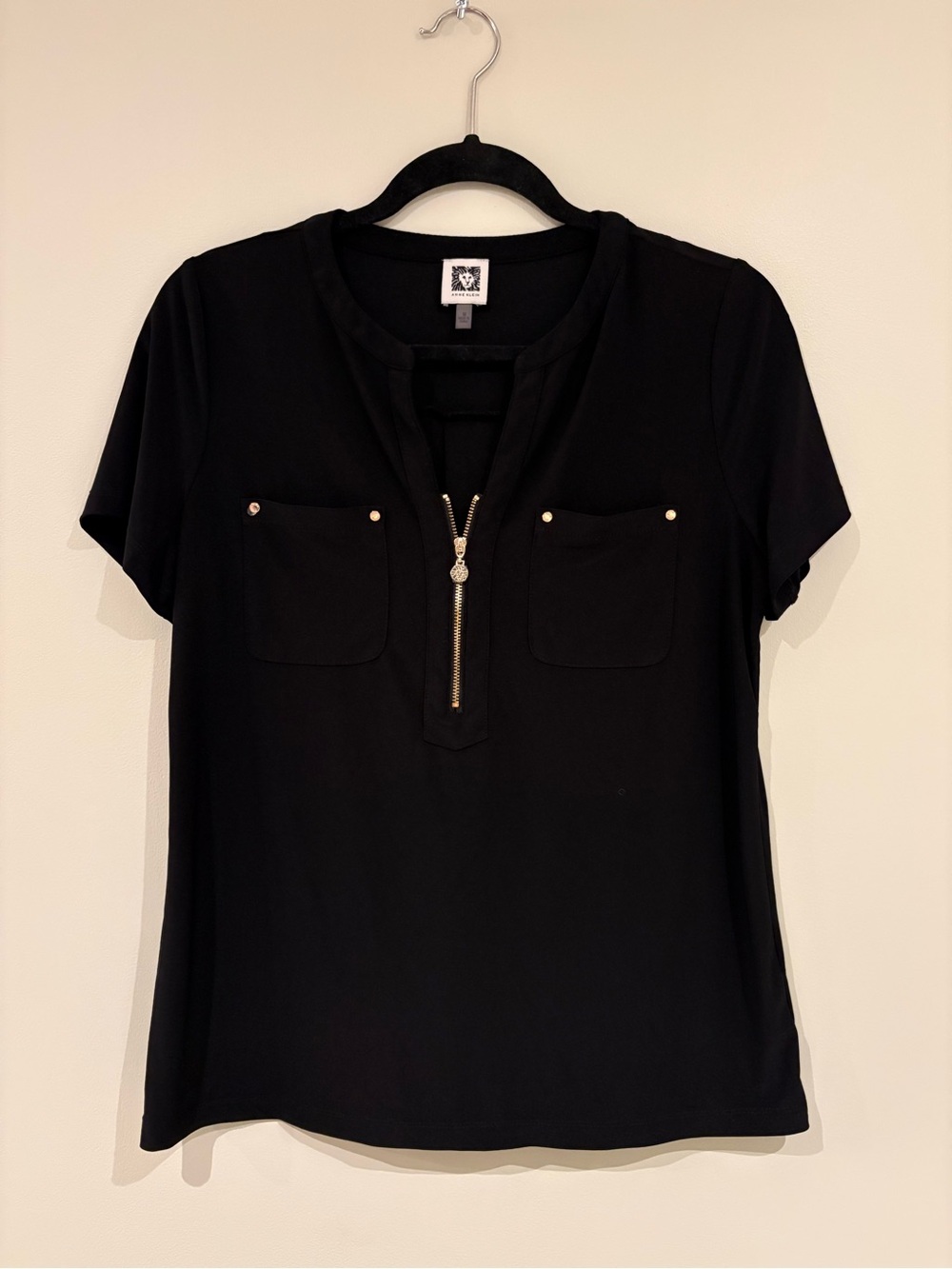 Anne Klein Black Short-Sleeve V-Neck Zip Pocket Blouse